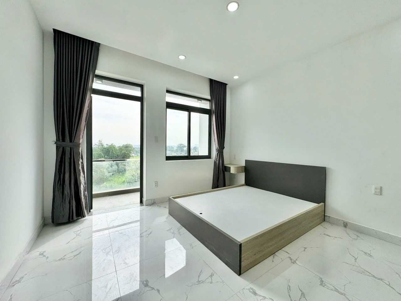 CHO THUÊ CĂN HỘ BAN CÔNG GẦN NHÀ GA T3, TRỤC ĐƯỜNG TRƯỜNG CHINH.