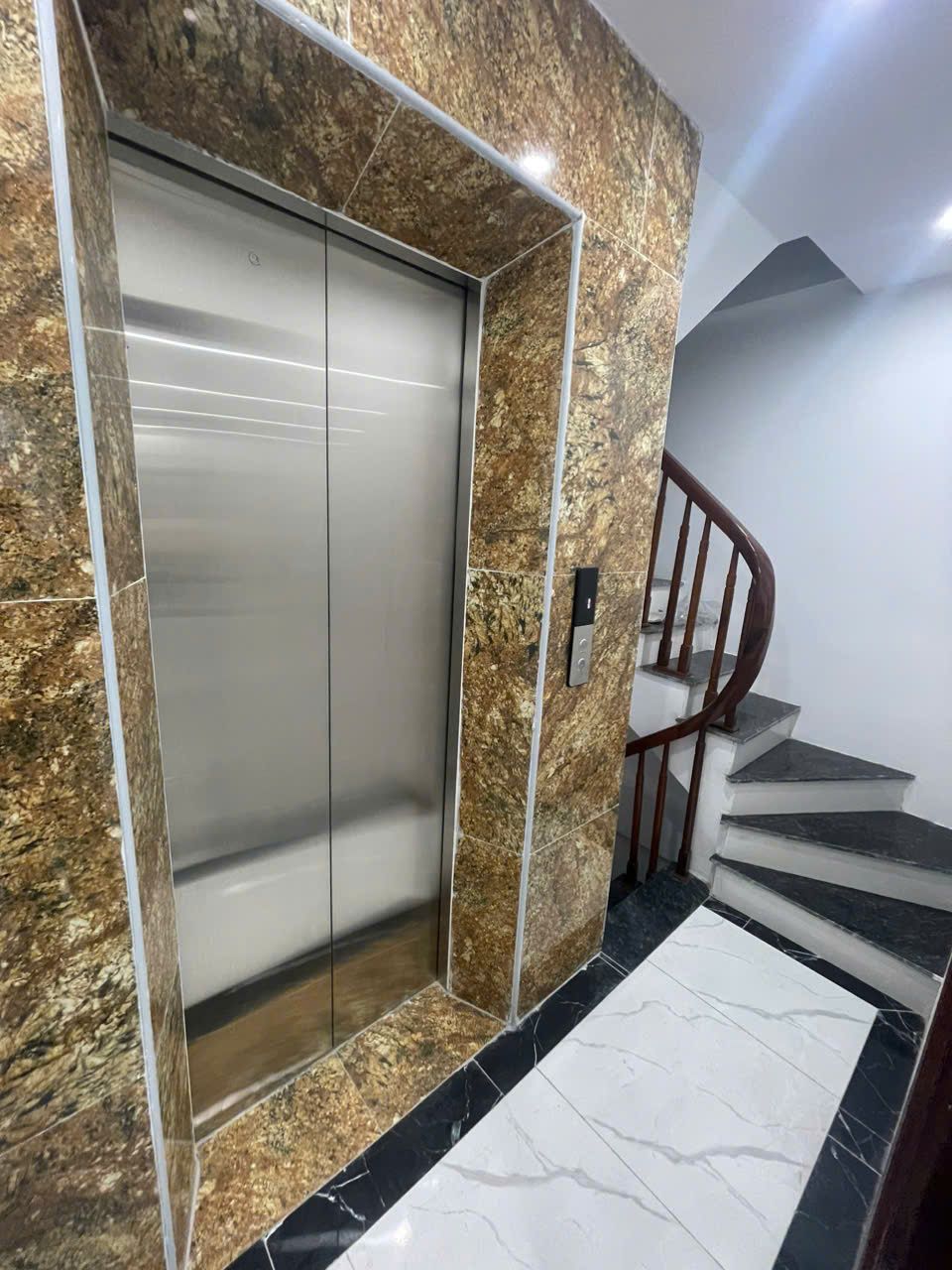 Cho thuê phòng giá rẻ gần ĐH Thăng Long, cách 5 phút xe máy