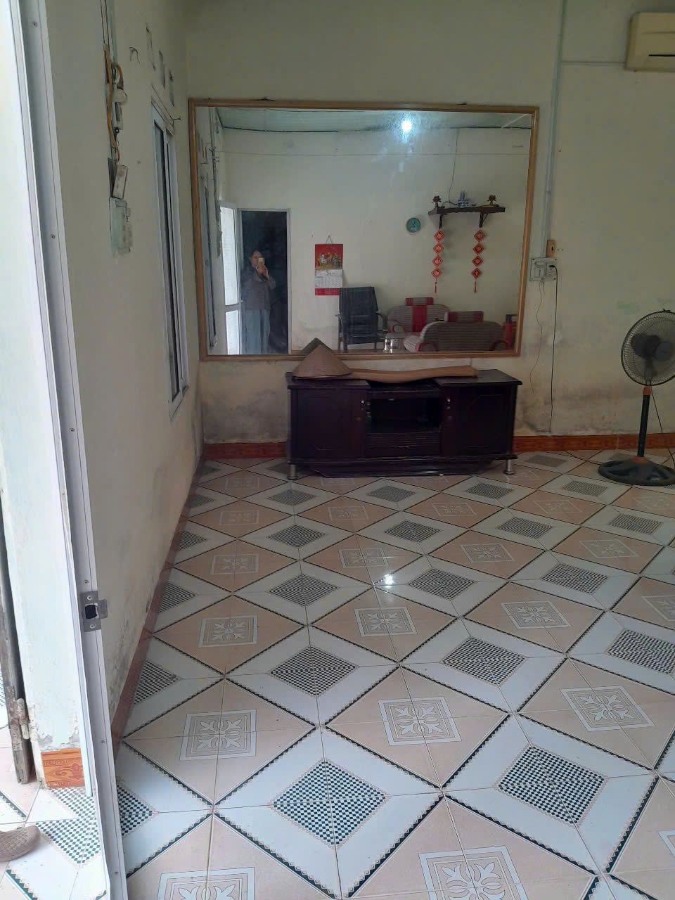 Cho thuê nhà cấp 4 có sân vườn, nhà kho, khu chăn nuôi