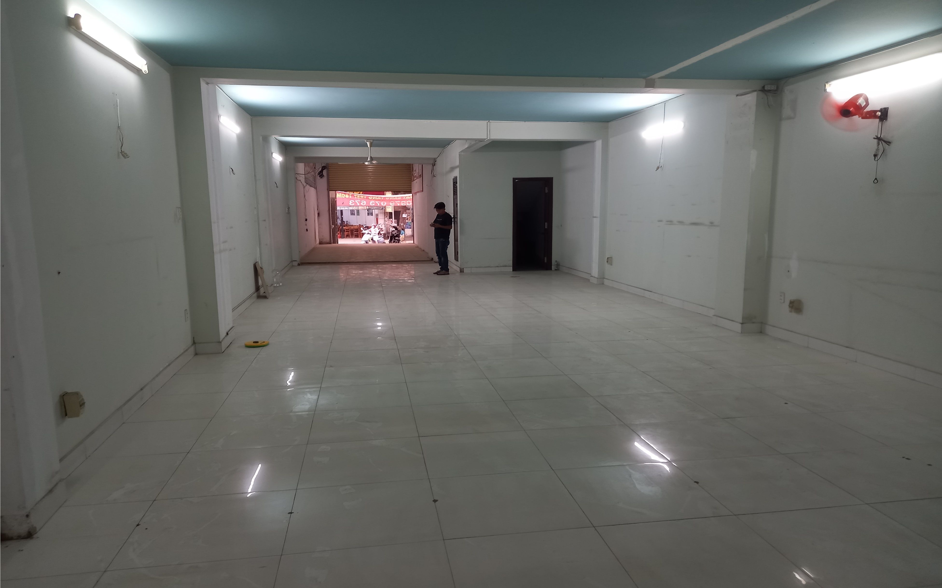 Đang cần cho thuê mặt bằng 160m2 30tr/th mặt tiền Nguyễn Duy Trinh sầm uất (Gần Chung Cư LA ASTORIA