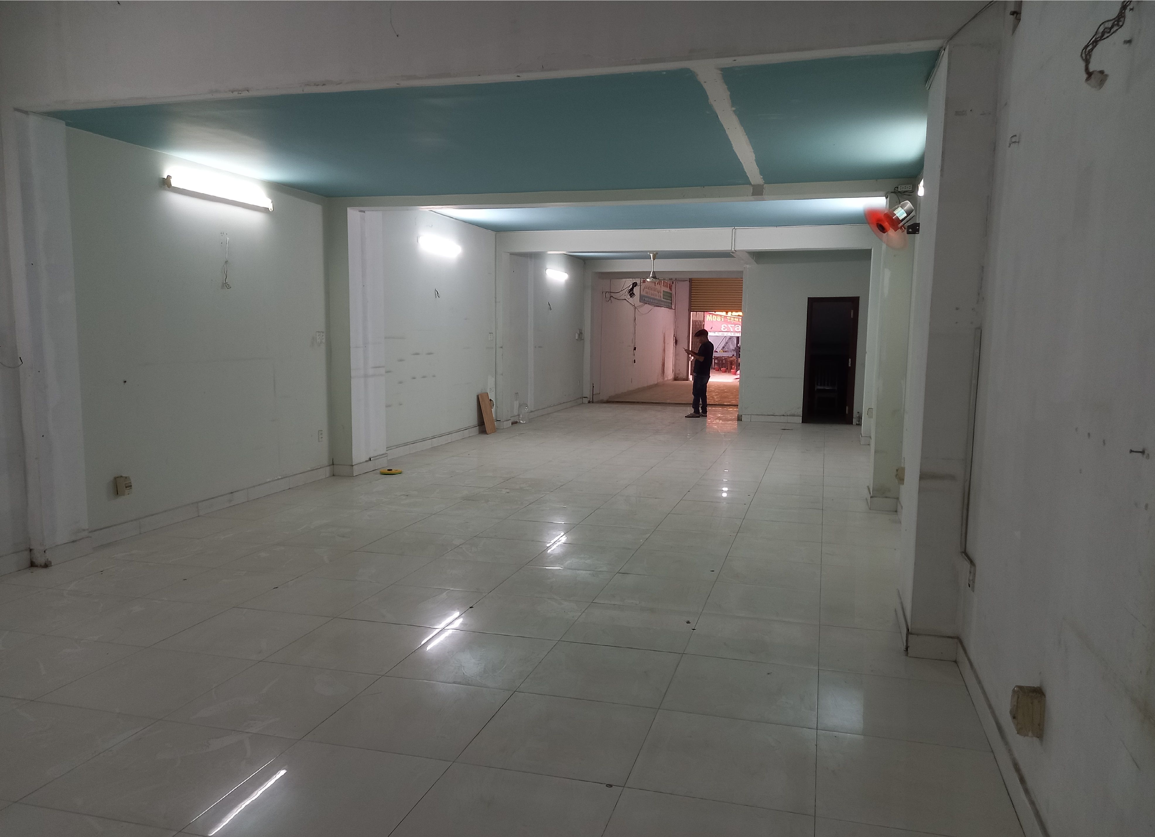 Đang cần cho thuê mặt bằng 160m2 30tr/th mặt tiền Nguyễn Duy Trinh sầm uất (Gần Chung Cư LA ASTORIA