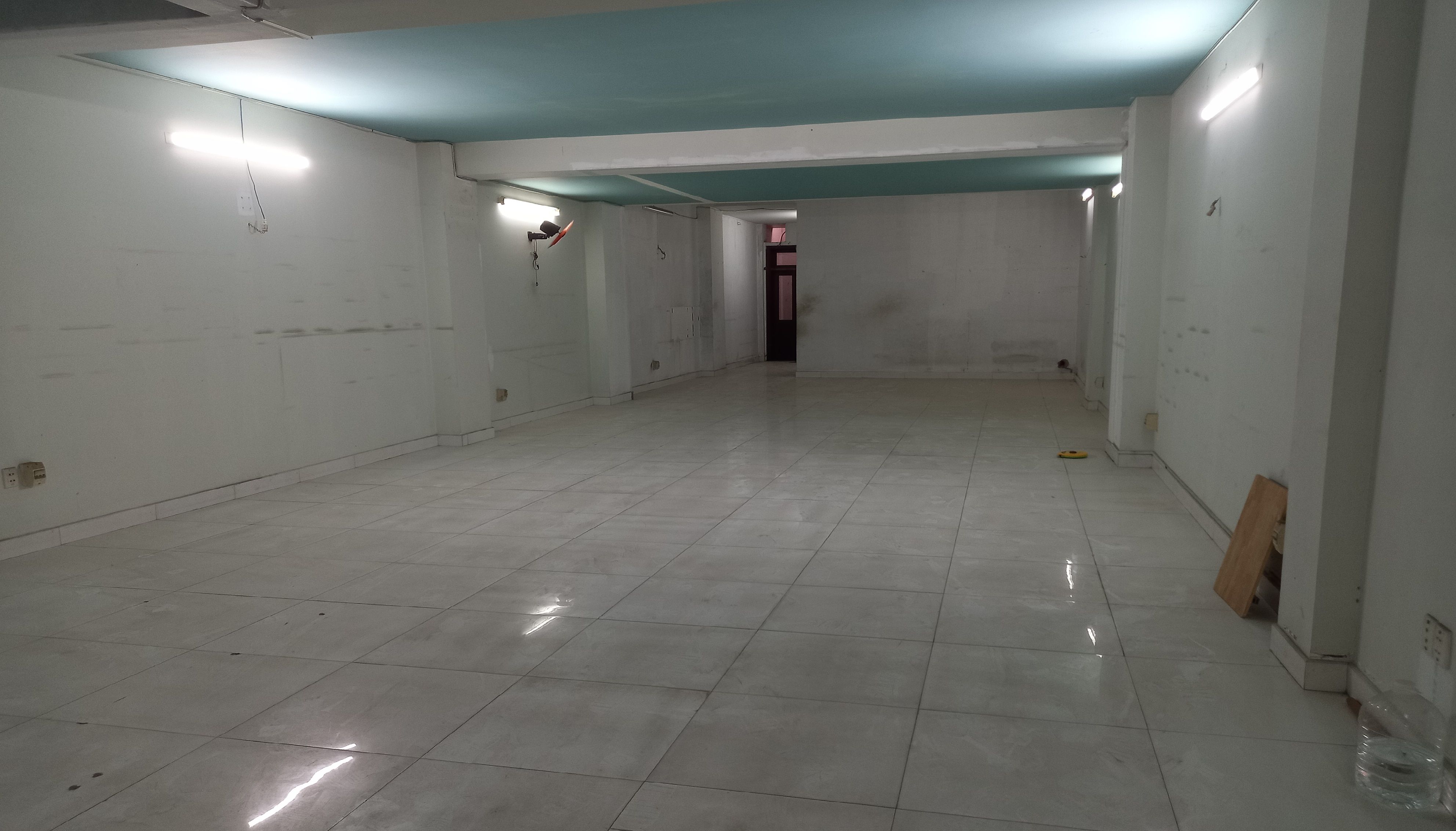 Đang cần cho thuê mặt bằng 160m2 30tr/th mặt tiền Nguyễn Duy Trinh sầm uất (Gần Chung Cư LA ASTORIA