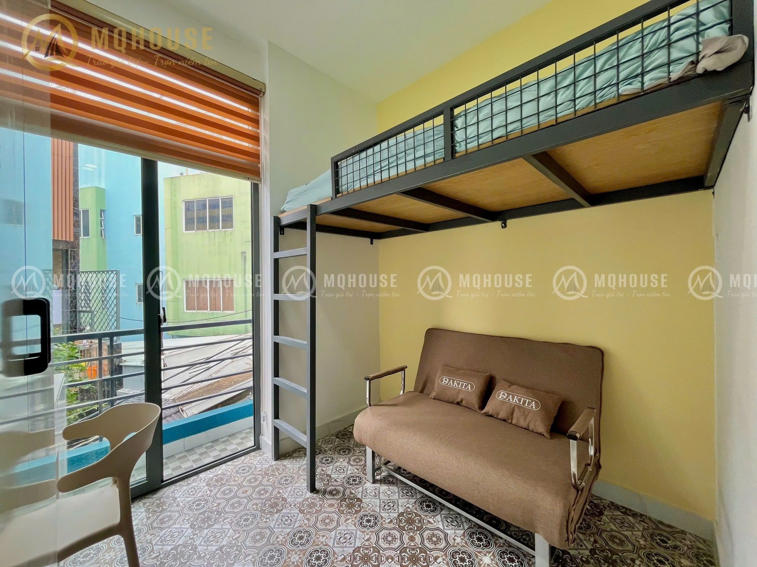 CHDV full nội thất mới 100% giáp Quận 10 (có thang máy)