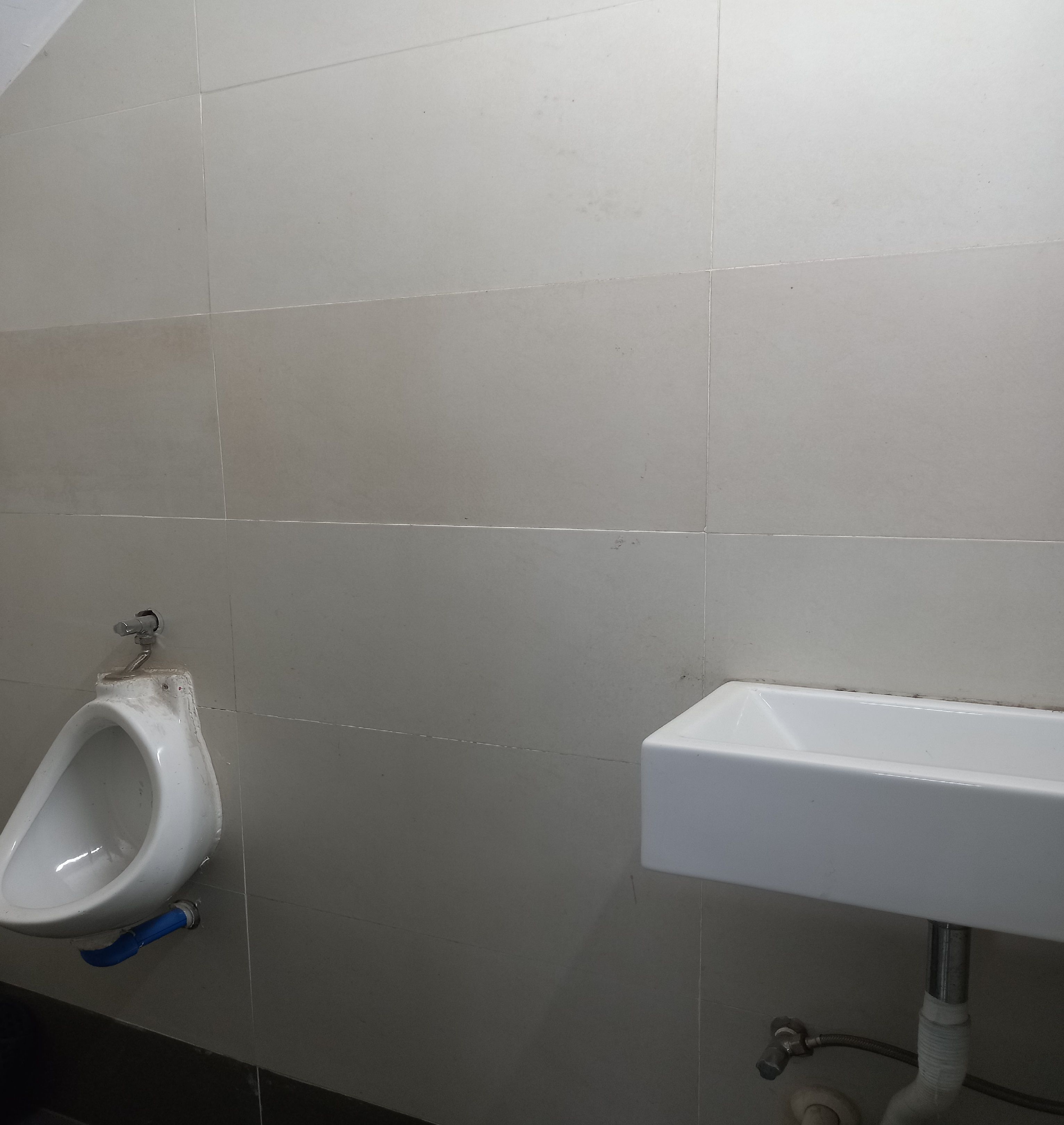 Đang cần cho thuê mặt bằng 160m2 30tr/th mặt tiền Nguyễn Duy Trinh sầm uất (Gần Chung Cư LA ASTORIA