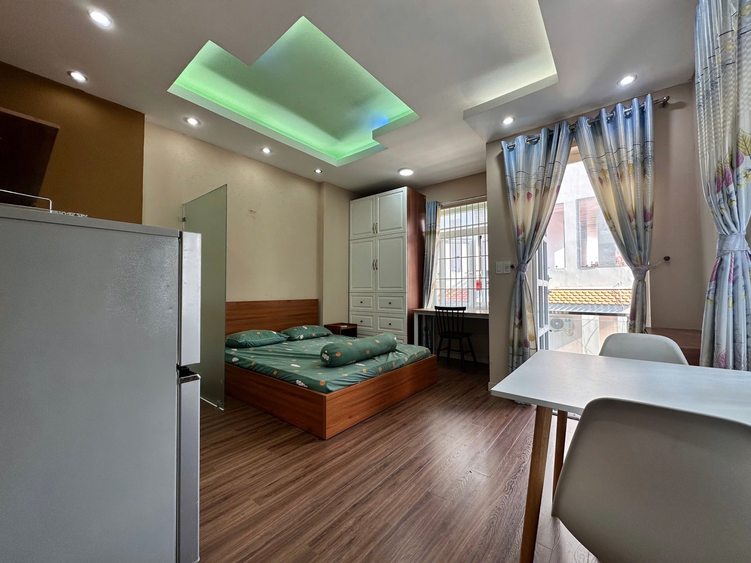 Chdv có ban công, full nội thất, giặt riêng gần Lăng Cha Cả - Tân Bình