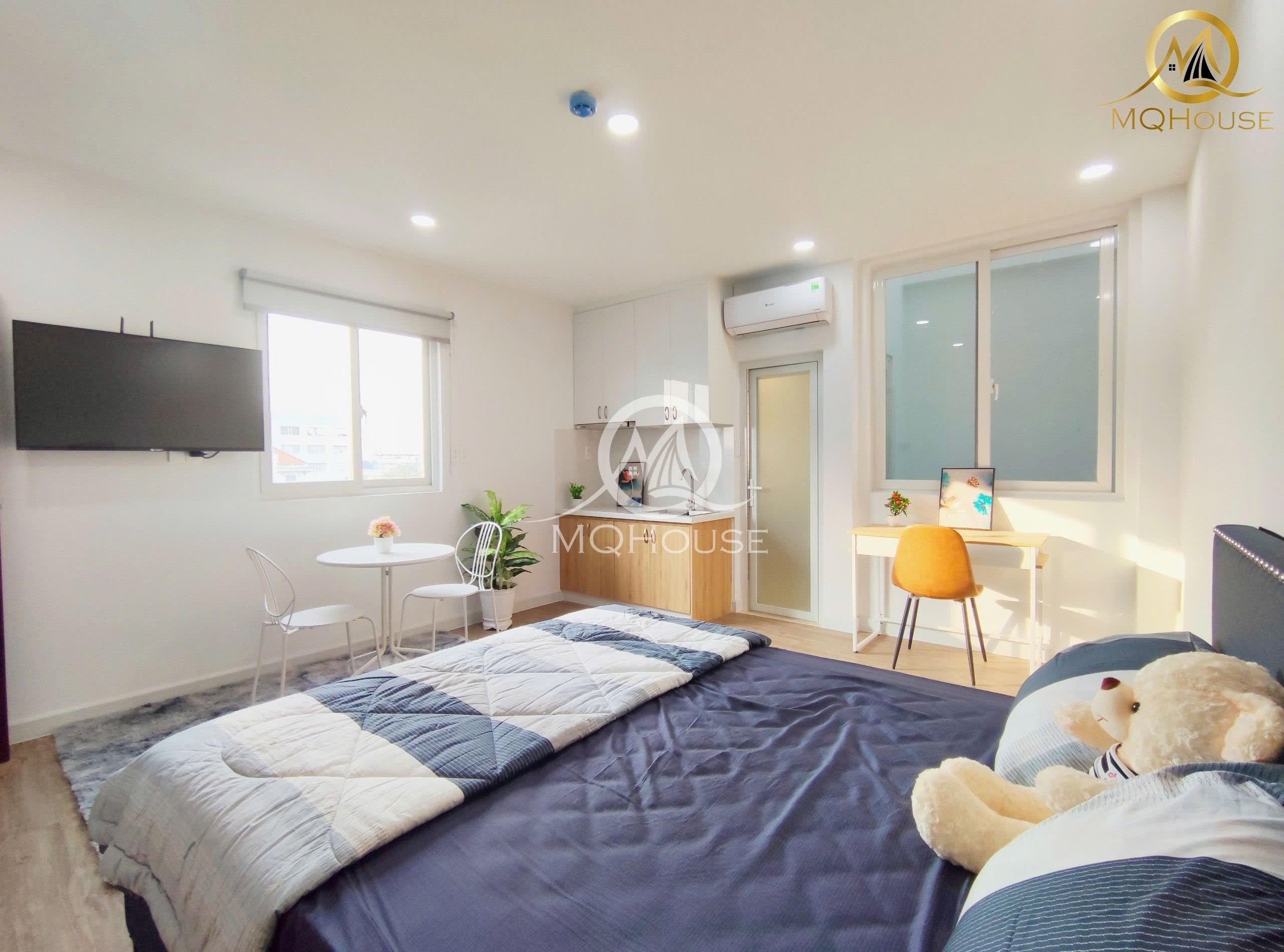 CHDV studio cửa sổ full nội thất cách sân bay 500m di chuyển