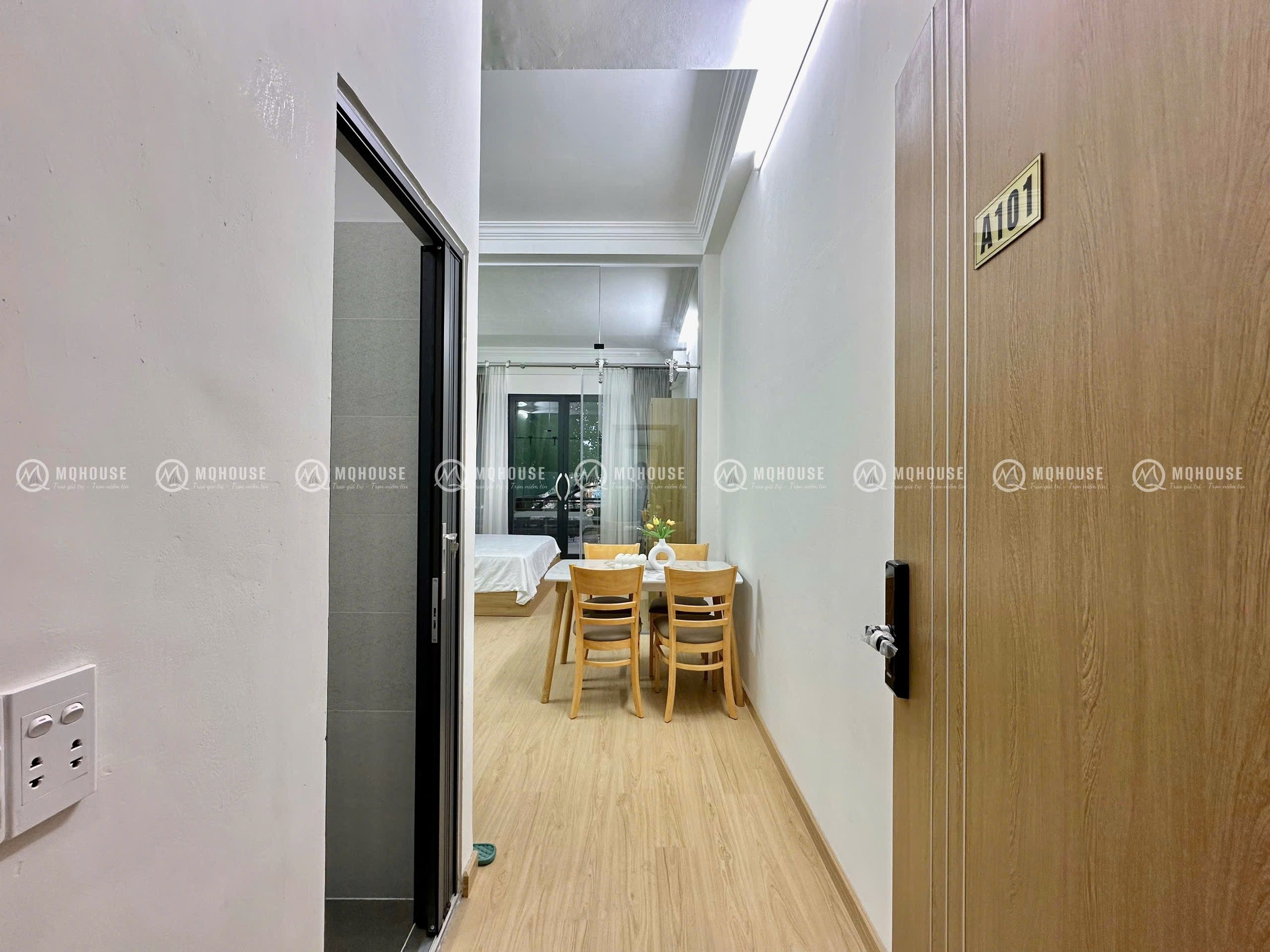 Chdv 1 phòng ngủ ban công mới xây ngay Ngã tư Bảy Hiền 
