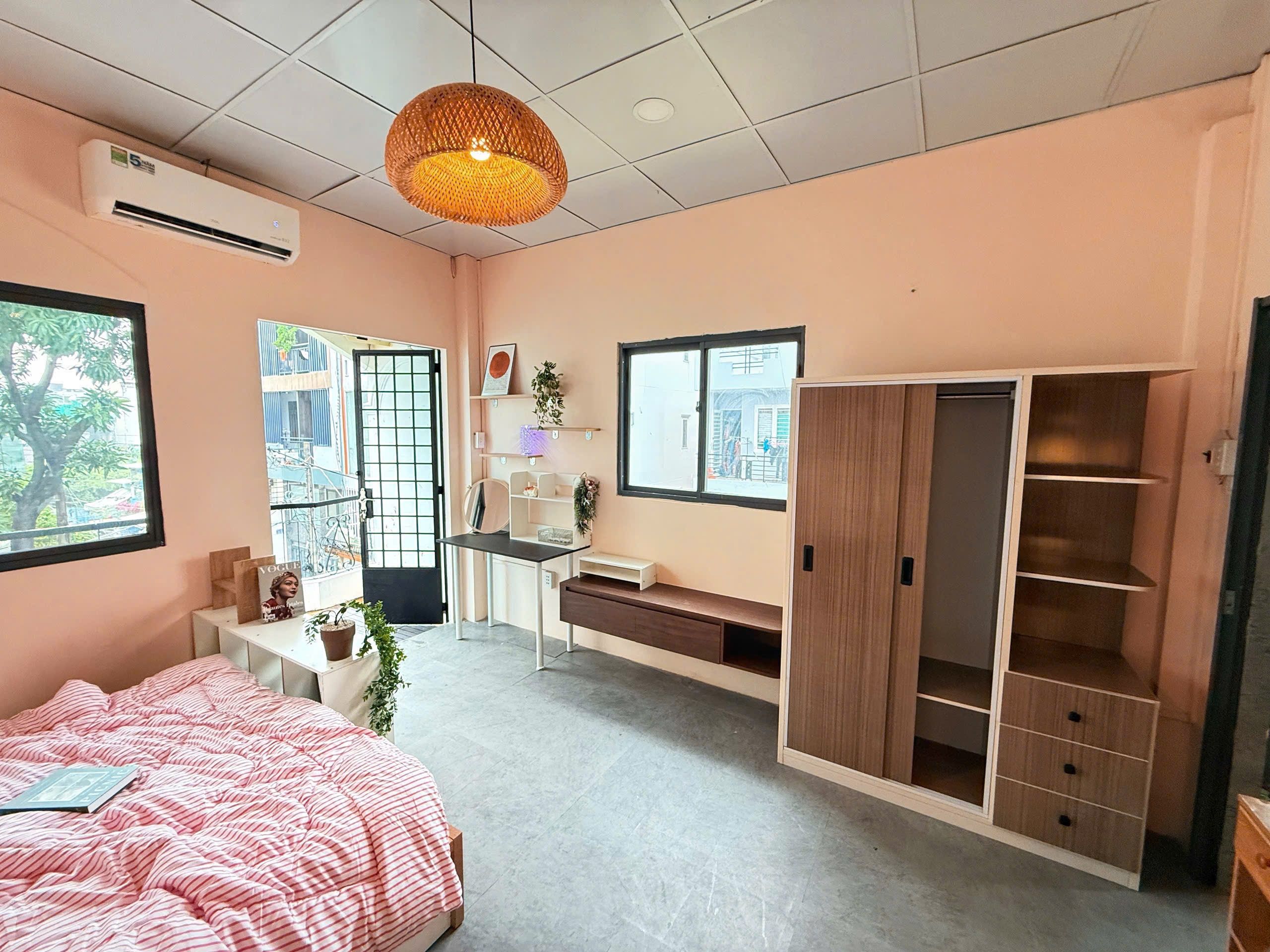 STUDIO NGAY BỜ KÈ HOÀNG SA, tiện đi công viên Lê Thị Riêng.