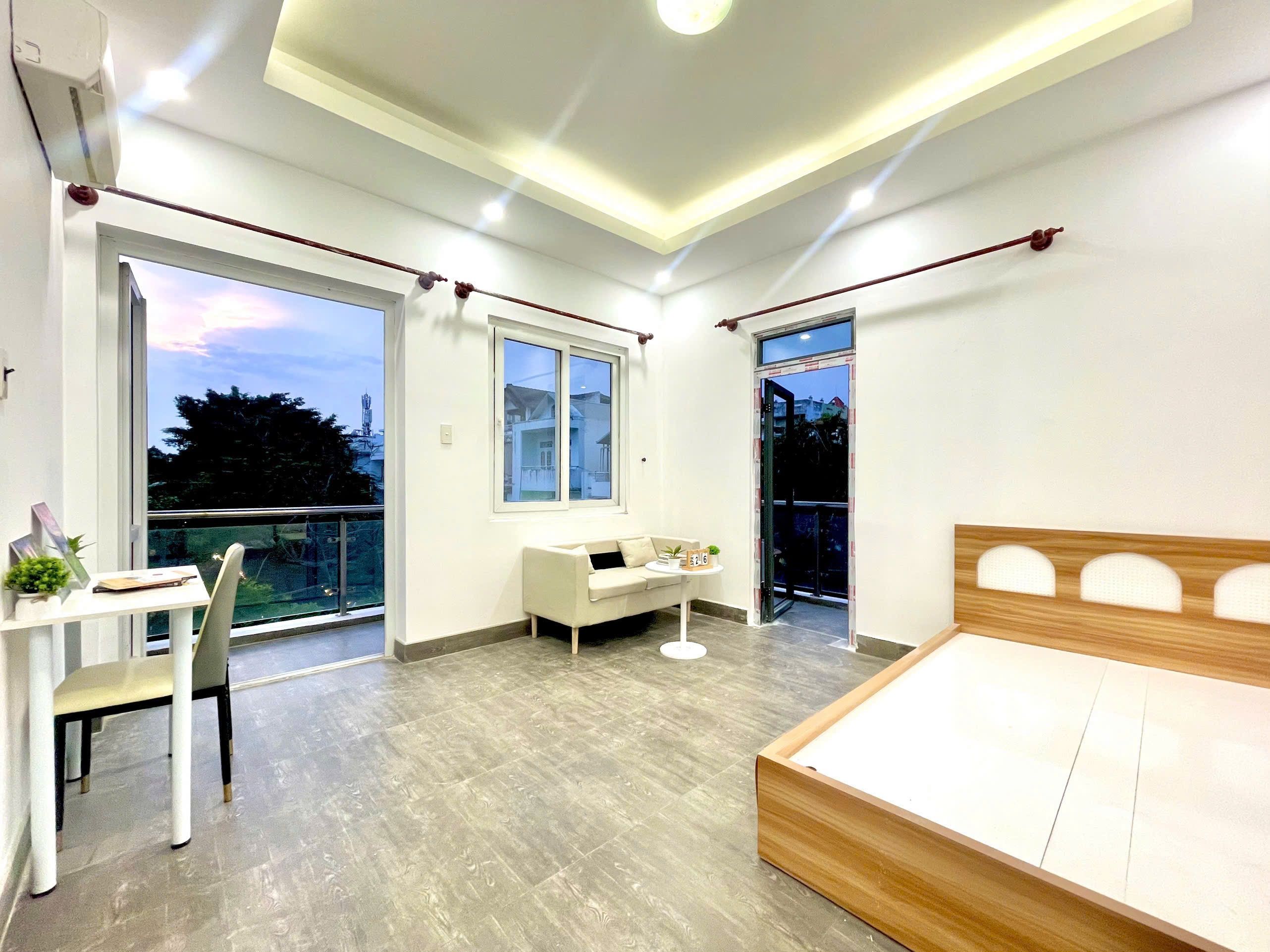 Cho thuê siêu phẩm ban công gần CV Gia Định giá chỉ 6tr