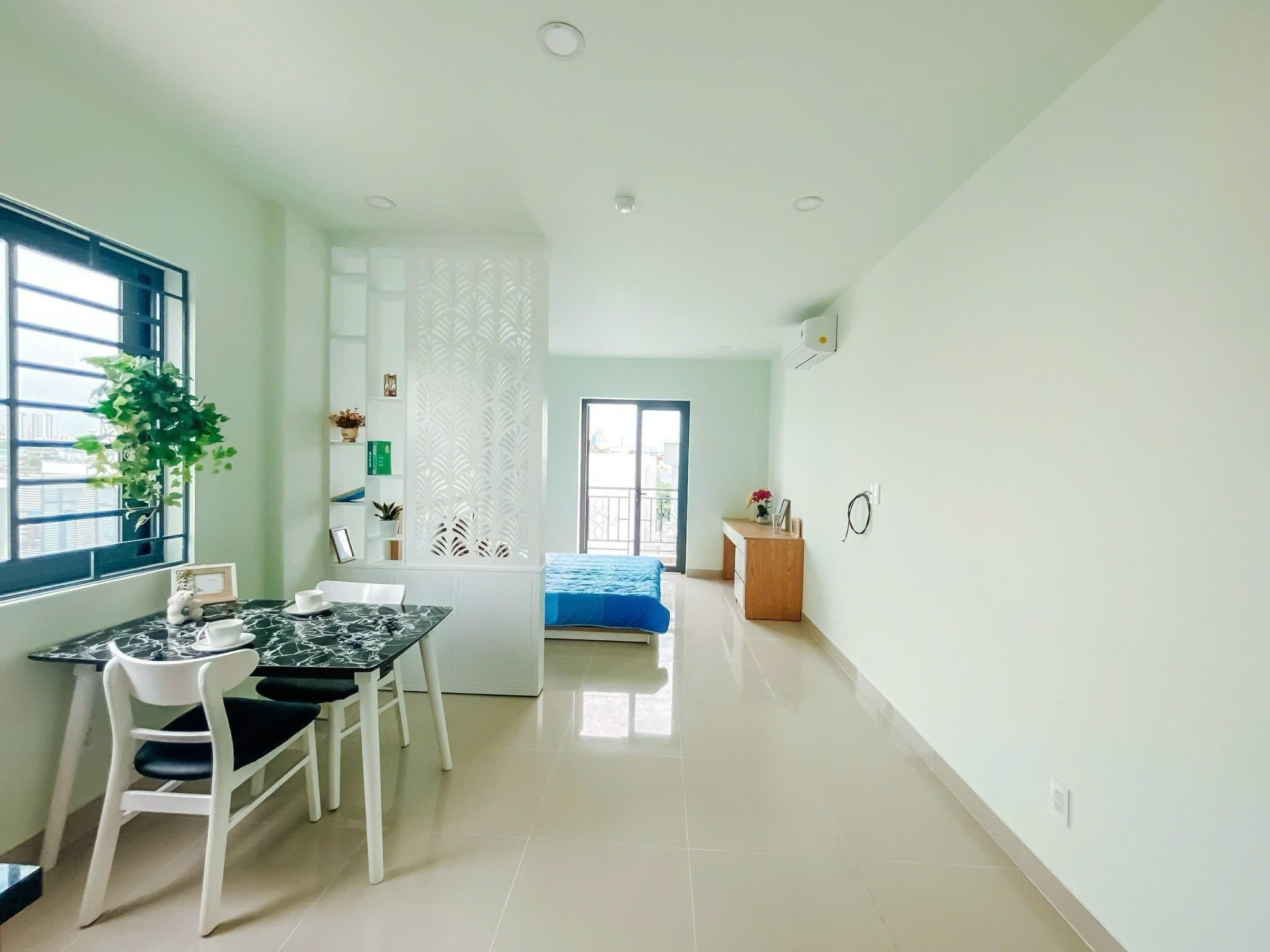 PHÒNG BAN CÔNG, NỘI THẤT ĐẦY ĐỦ, QUA TRUNG TÂM QUẬN 5 QUẬN 1 GẦN
