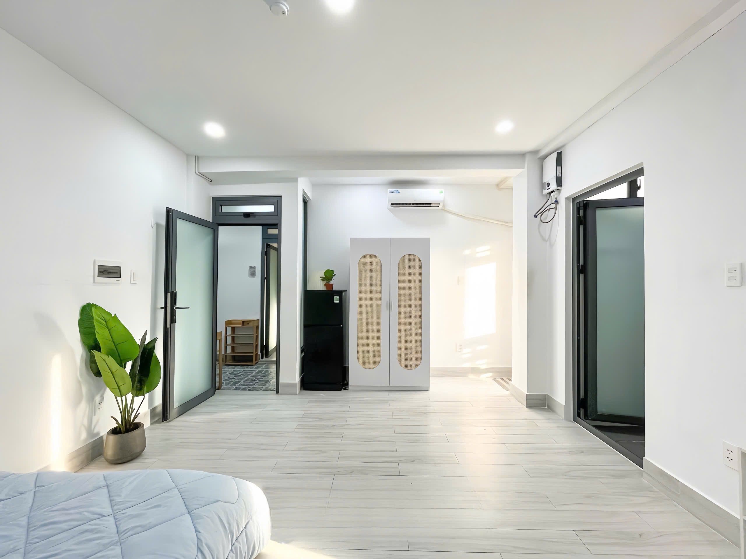 STUDIO TÁCH BẾP BAN CÔNG GẦN CHỢ HOÀNG HOA THÁM, ETOWN TÂN BÌNH