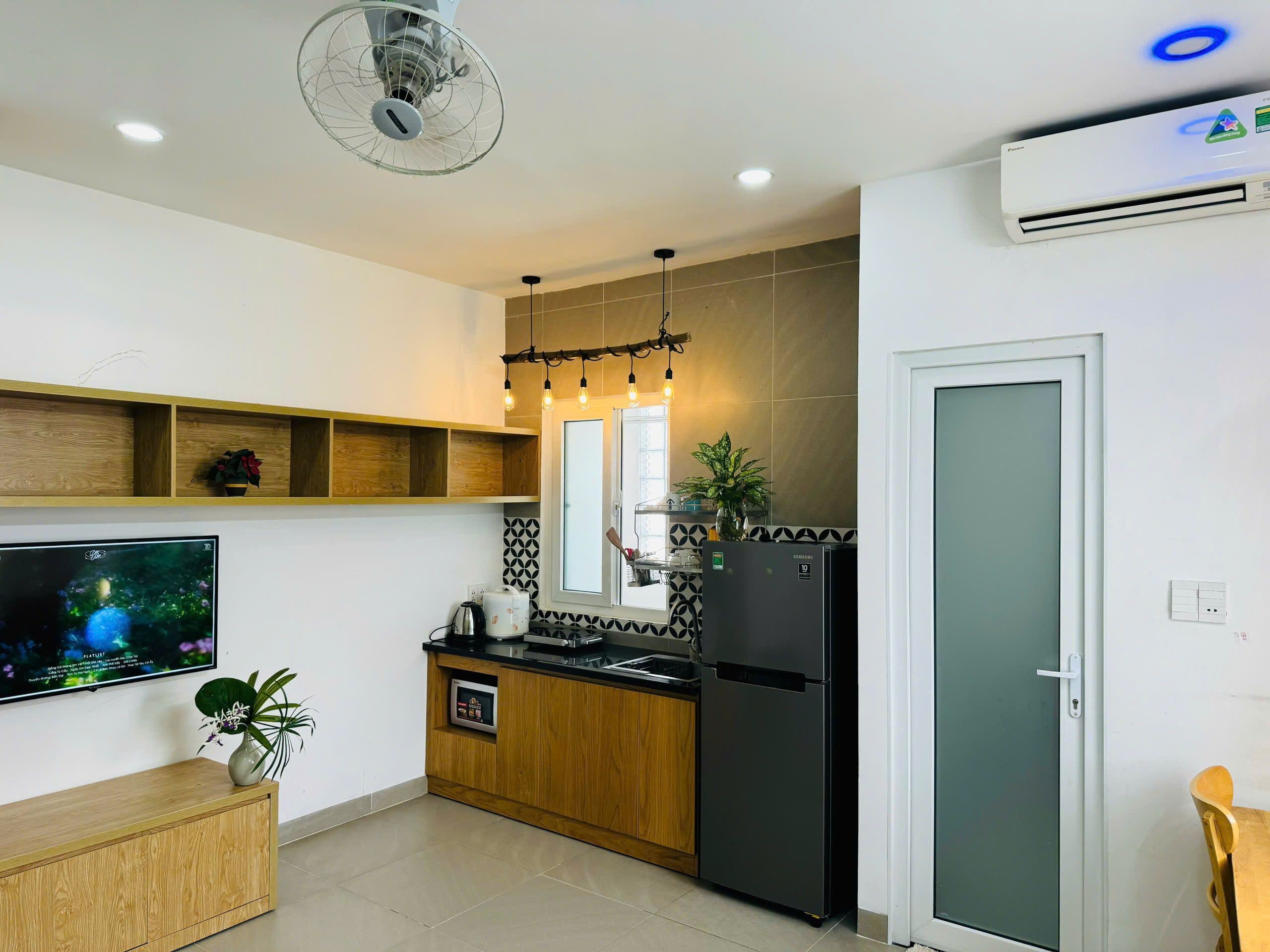 Trống lại CHDV ngay Etown full nội thất, giặt riêng, giá tốt