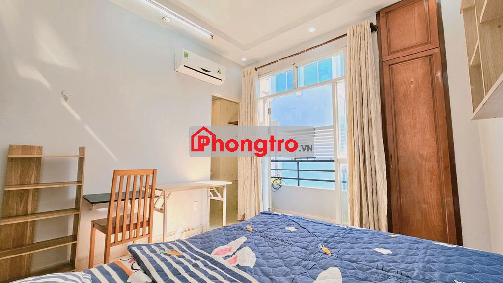 Phòng full nội thất cao cấp, ban công to, ngay Hàng Xanh, Bình Thạnh !