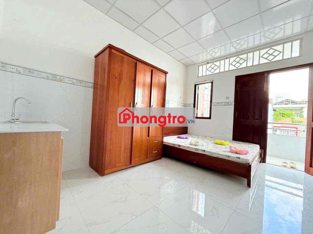 Cho thuê căn hộ ban công, Q10, đường CMT8, gần CV Lê Thị Riêng