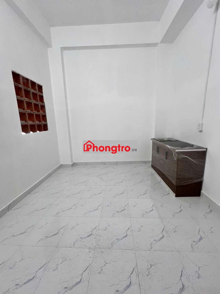 Gần chợ Hoa Hồ Thị Kỷ, Máy lạnh, wc riêng, kệ bếp kệ chén, giờ tự do