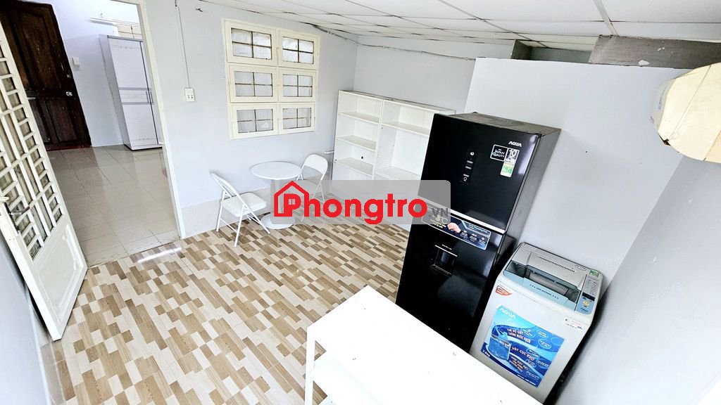 CHDV 50m2, 1 PK+1PN full nội thất, view Landmark 81, gió thổi ầm ầm !