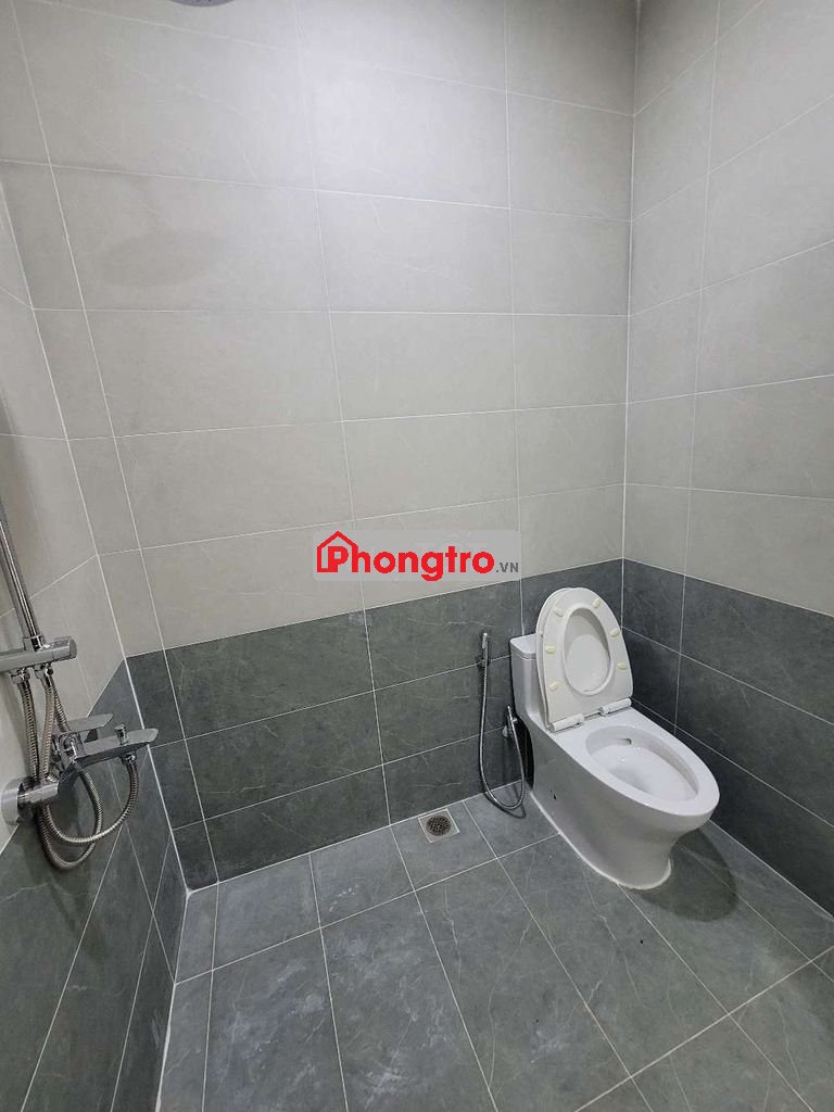 phòng có băng công và sân thượng