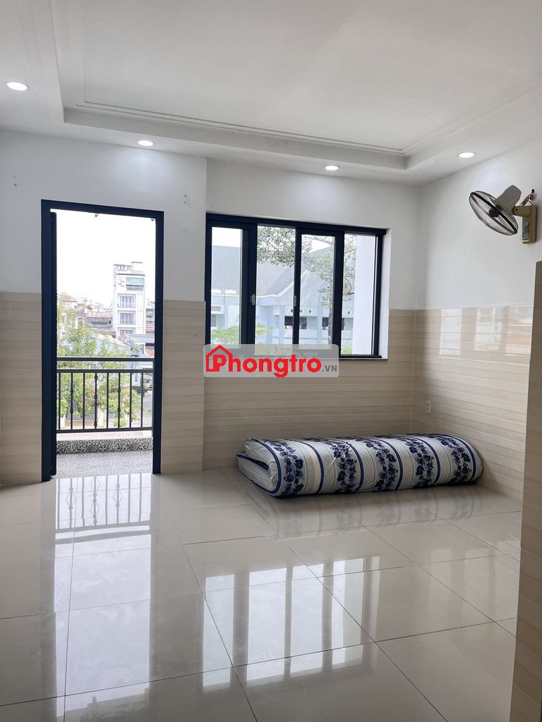 phòng ban công, thang máy, giờ giấc tự do, khoá vân tay, ko chung chủ