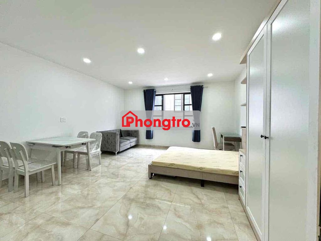 phòng full nội thất có ban công máy giặt riêng thang máy