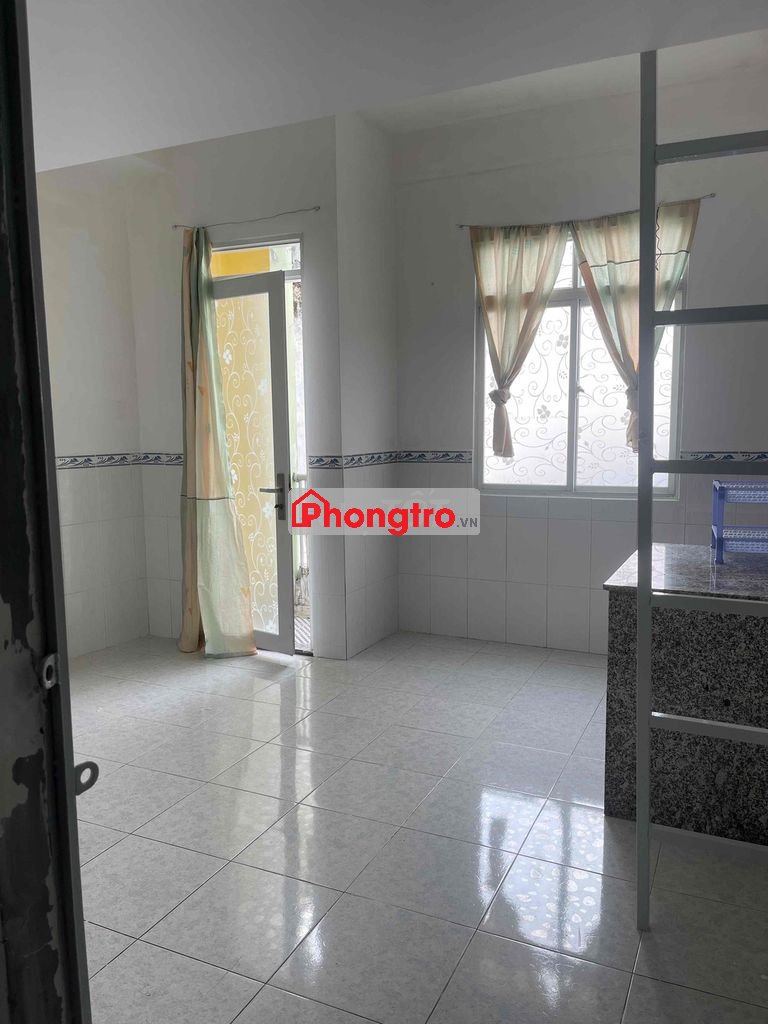 phòng sạch sẽ thoán mát ,yên tĩnh , ngay trung tâm gần cv đầm sen