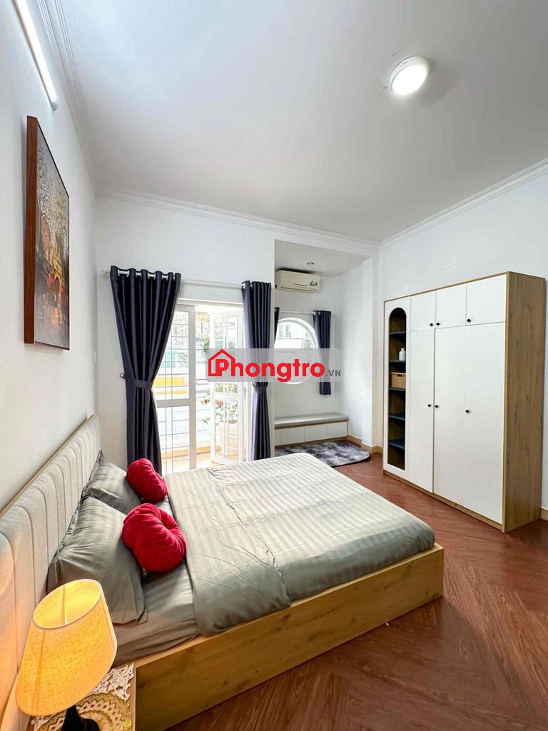 Phòng ban công 40m2 mới 100% gần Phố đi bộ Nguyễn Huệ