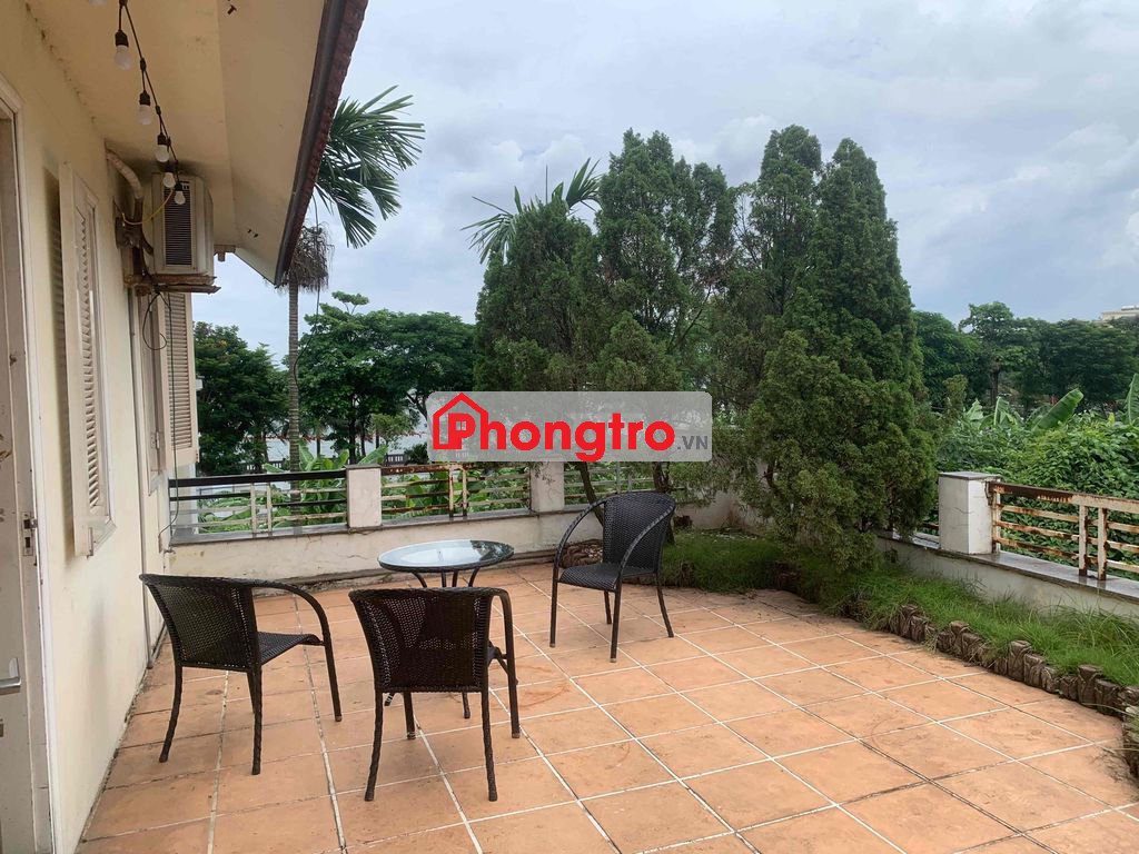 phòng tầng 3 view hồ tây ban công rộng