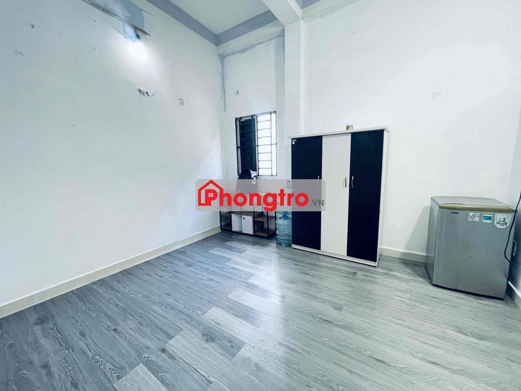 Phòng chính chủ giá rẻ-CMT8 Quận 3-10-NT Cơ bản, cửa sổ trời