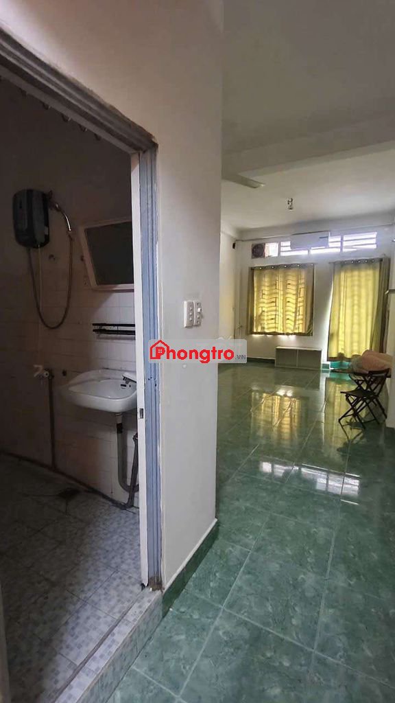Phòng trọ 40m2 có máy lạnh, máy NC nóng gần CV gia định
