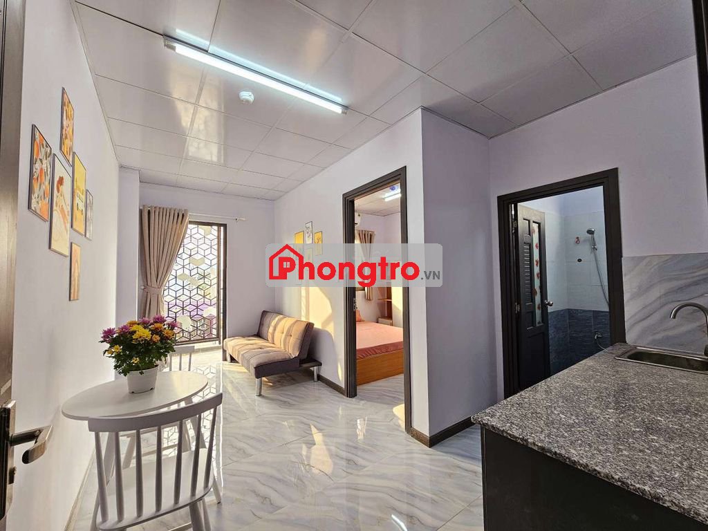 Phòng ban công, gần UEH, Văn Hiến bình chánh