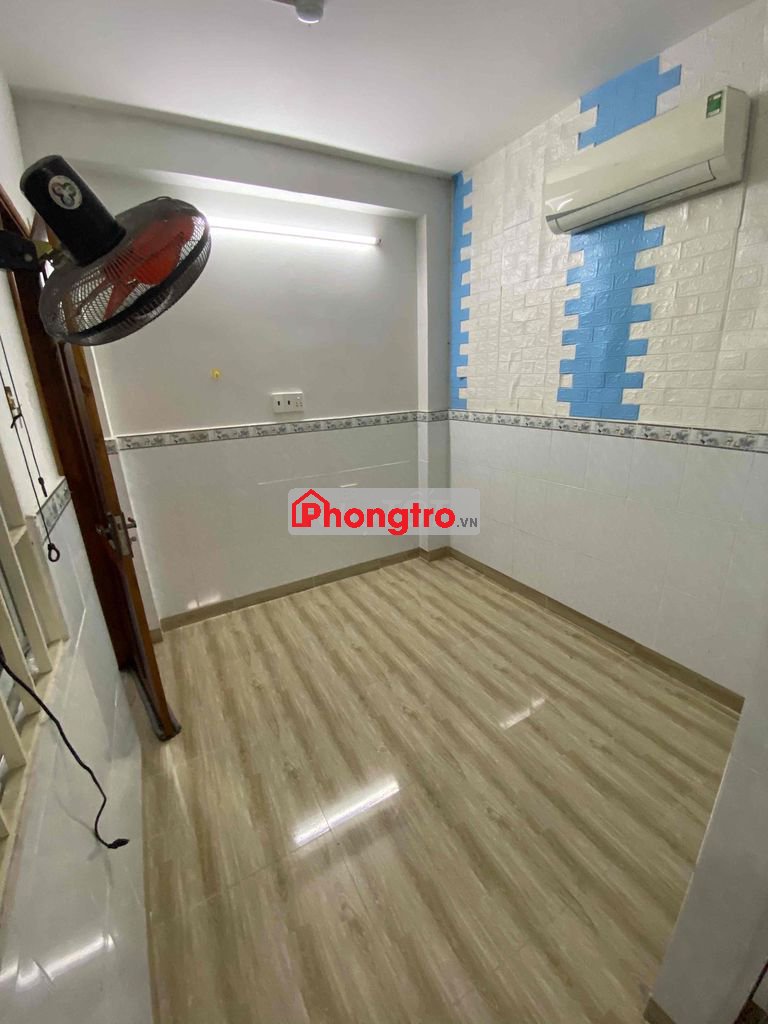 phòng máy lạnh, tolet riêng, kệ bếp