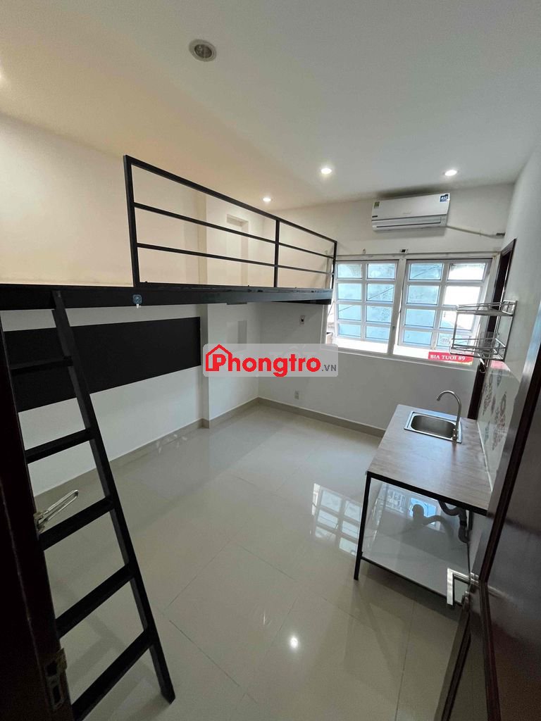 p ngay cầu Nguyễn Tri Phương, có cửa sổ gác kệ bếp nhà vệ sinh riêng