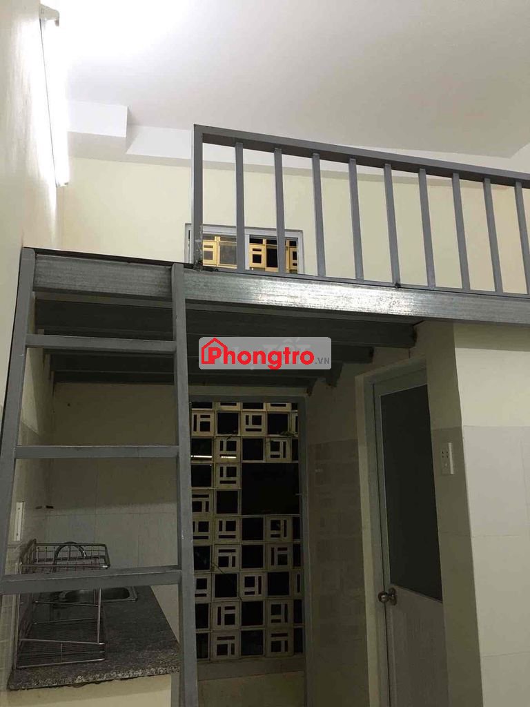 Phòng trọ cho thuê, ngã 4 Thủ Đức, có bancol, gác