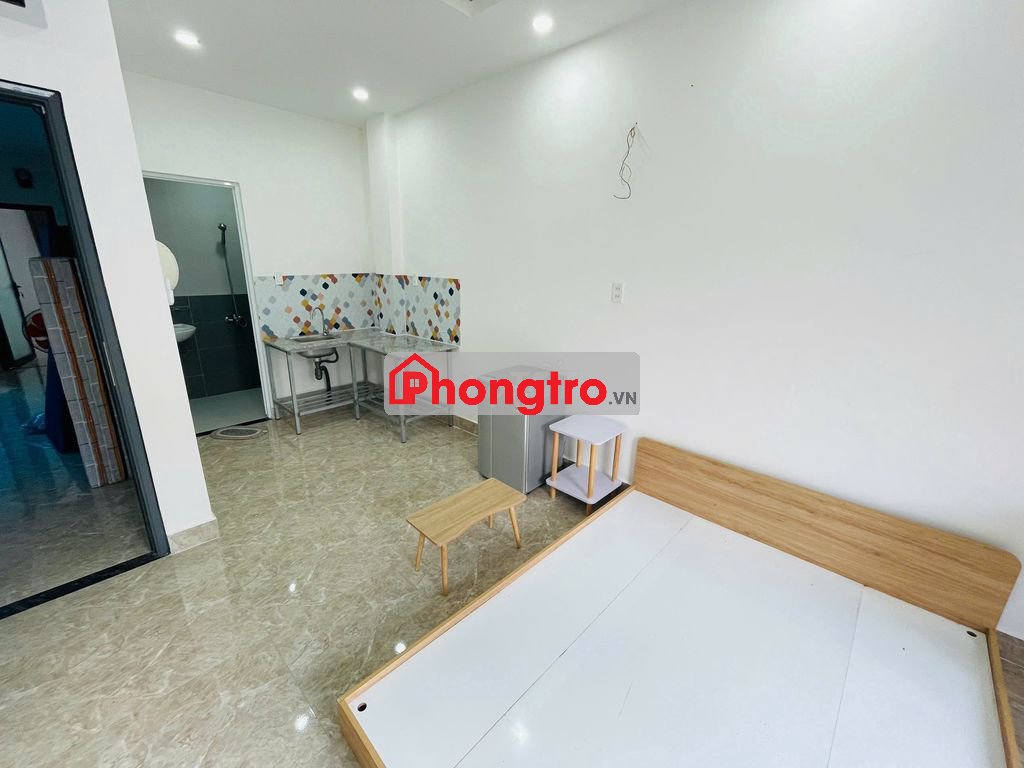 Phòng full nội thất có máy lạnh, bảo vệ 24/24. giờ giấc tự do