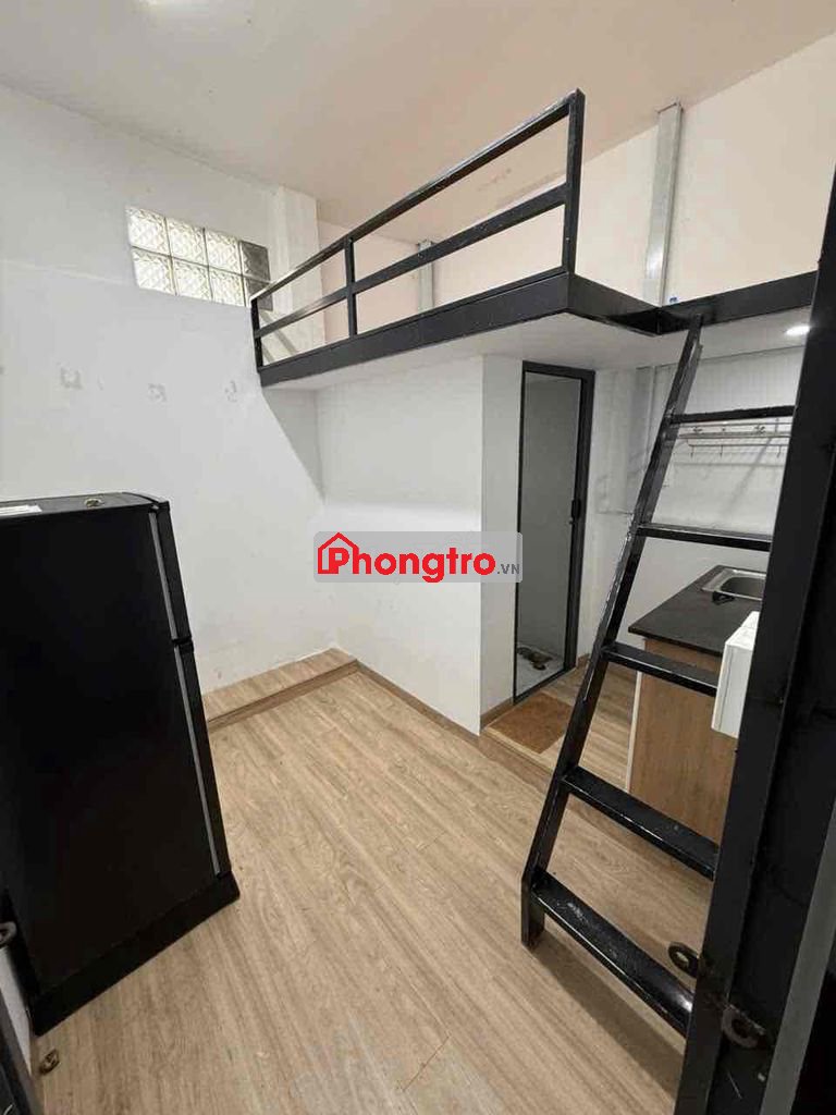 Cho thuê phòng gác sẵn máy lạnh kệ bếp ngay khu Phan Xích Long