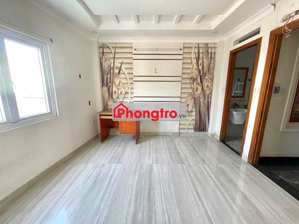 Phòng Cửa Sổ - Ban Công Giá Rẻ Ngay Chợ Hạnh Thông Tây