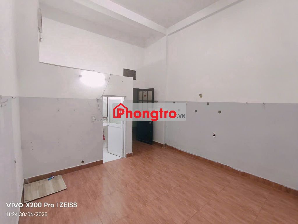 Phòng không nội thất nhà vệ sinh riêng