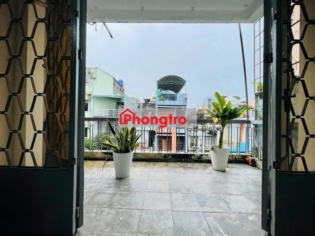 BAN CÔNG SIÊU LỚN 1PN