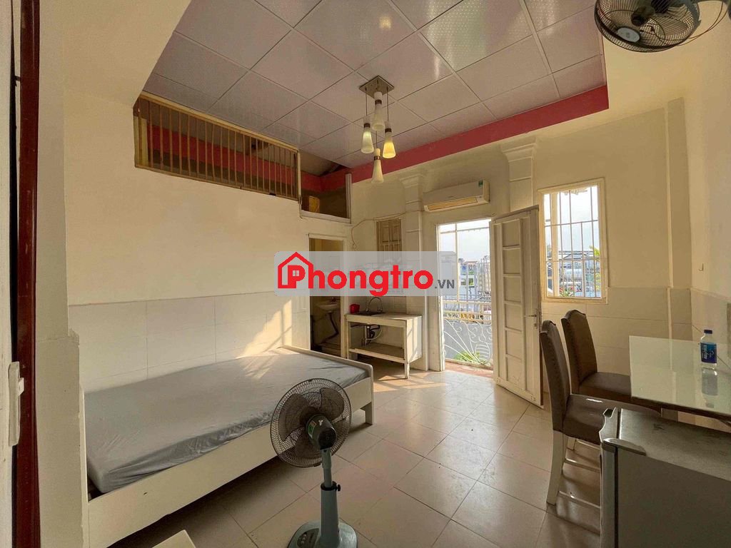 Phòng full nội thất - ban công