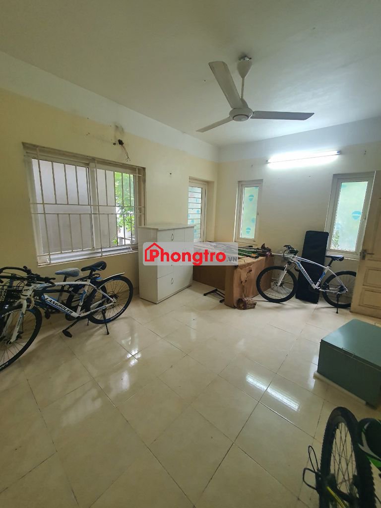 nhà mình còn 1 phòng tầng 2 Dtich 45m2 , riêng chủ