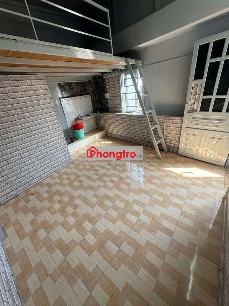 Phòng góc có gác mặt tiền đường Mai Xuân Thưởng. P2. Quận 6