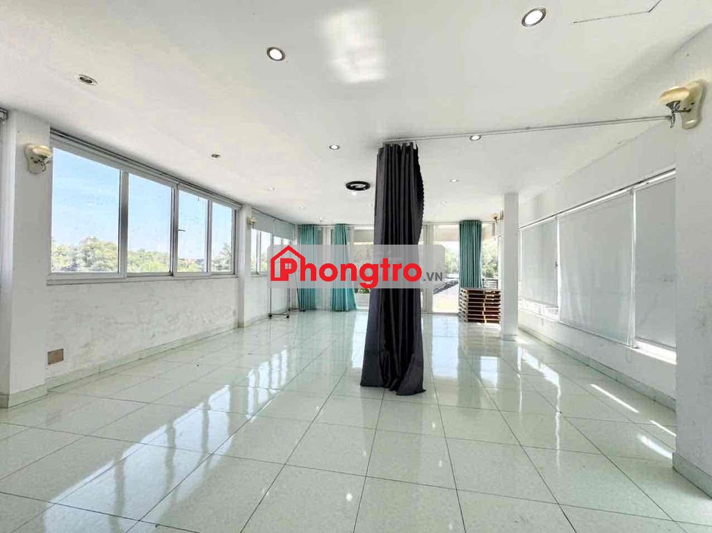 Studio Rèm Tách Phòng Ban Công Cuối Lê Văn Việt