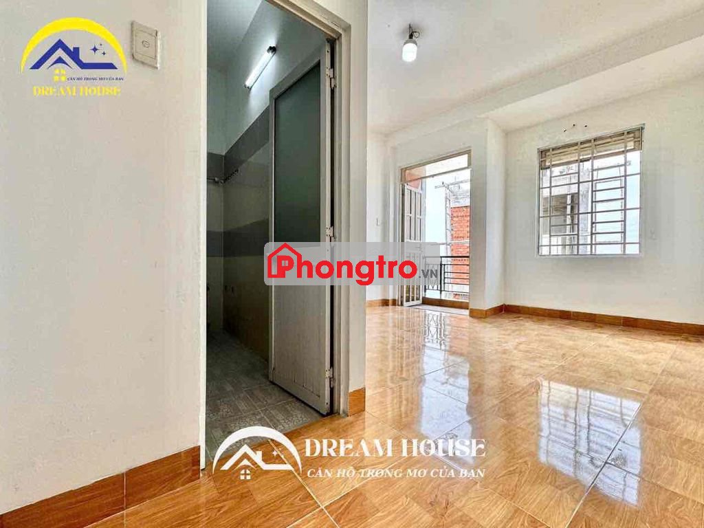 Phòng ban công ngay Aeon Tân Phú