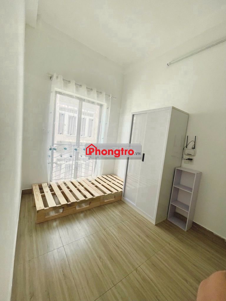 Phòng Ban Công, có nội thất đường Đặng Thùy Trâm , Gần trường Văn Lang