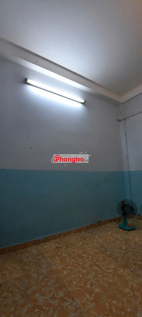 Phòng lâu 3 ,ban công giáp 3/2 , nguyên tri phương