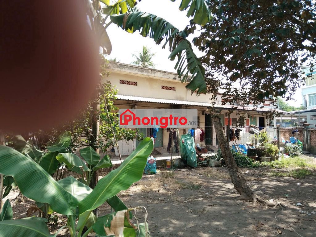 Phòng trọ 15 m2, gác lửng, thoáng mát, có sân vườn gần KCN Tân Tạo