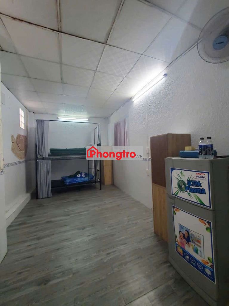 PHÒNG 27M2 CÓ KỆ BẾP, MÁY LẠNH MT Q8 GIÁ 3,8TR