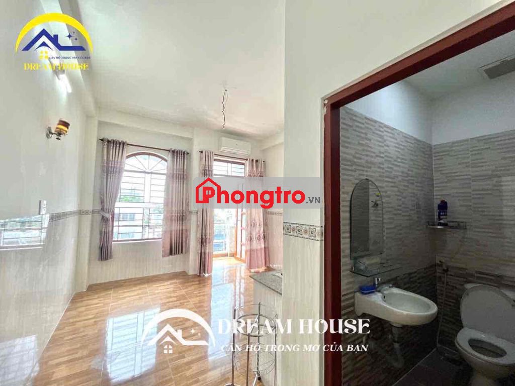 STUDIO BAN CÔNG NỘI THẤT CƠ BẢN GẦN ĐH VĂN HIẾN CÓ LUÔN THANG MÁY