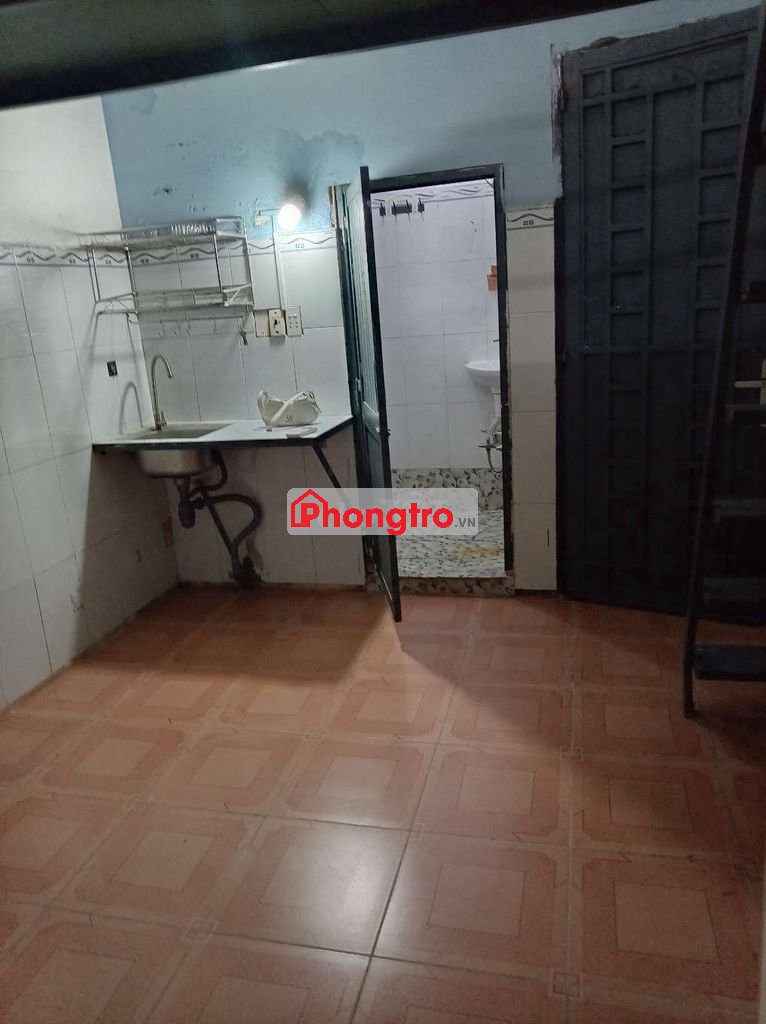 Tuyển nữ ở ghép