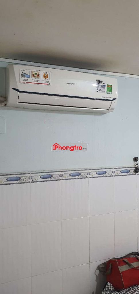 Còn 1p máy lạnh hẽm xe hơi giá 2.5tr