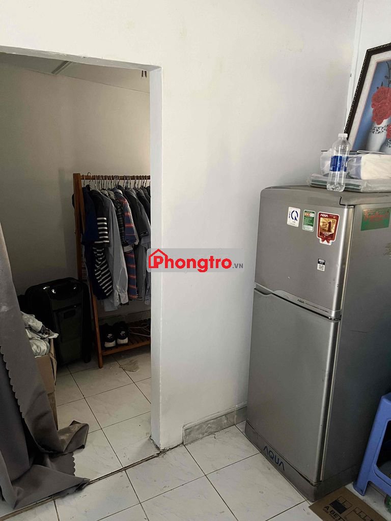 Phòng cho thuê có ban công, và phòng bếp riêng